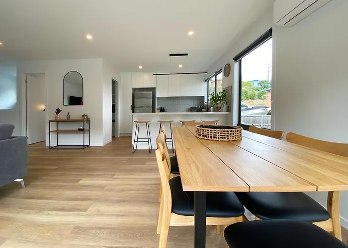 Albatross Rise - Modern Family Home